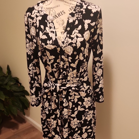 White House Black Market Black and White Long Sleeve Sheath Dress - Picture 4 of 9